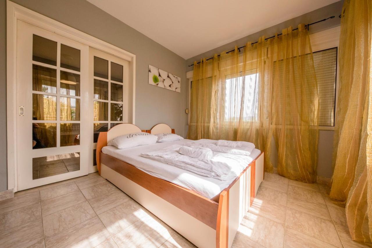 Apartmani Ana & Milo Lopar Exteriör bild