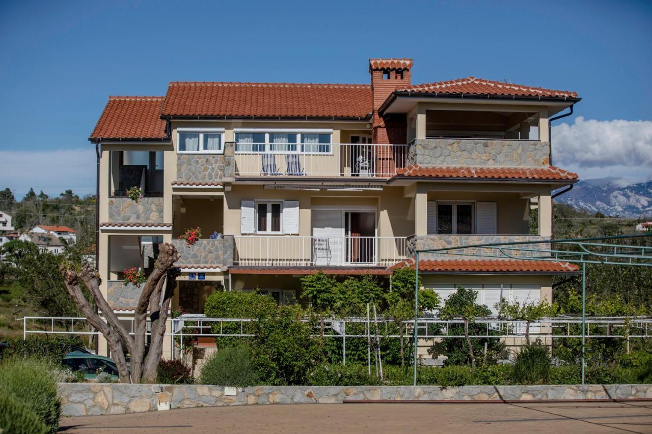 Apartmani Ana & Milo Lopar Exteriör bild