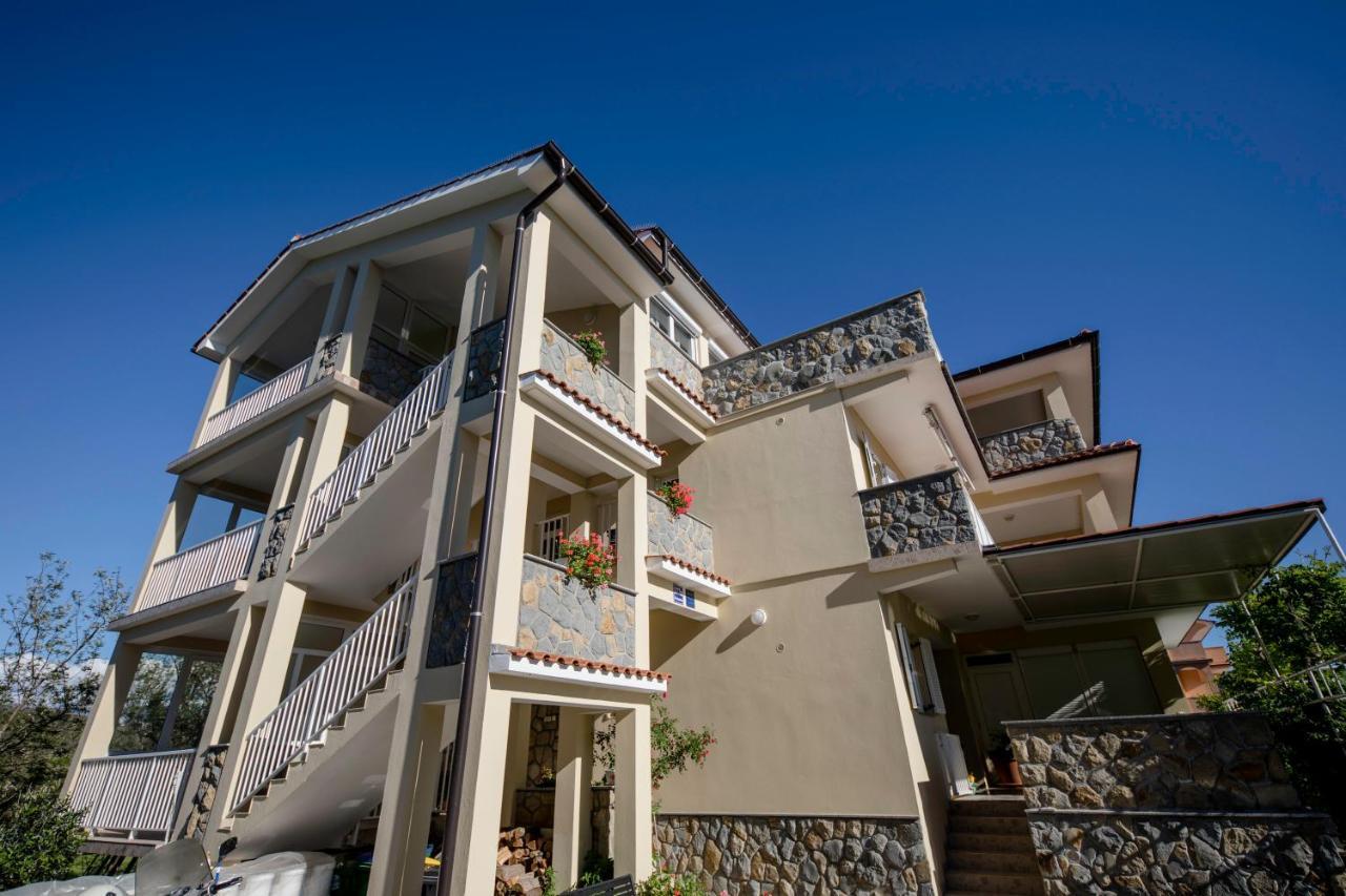 Apartmani Ana & Milo Lopar Exteriör bild