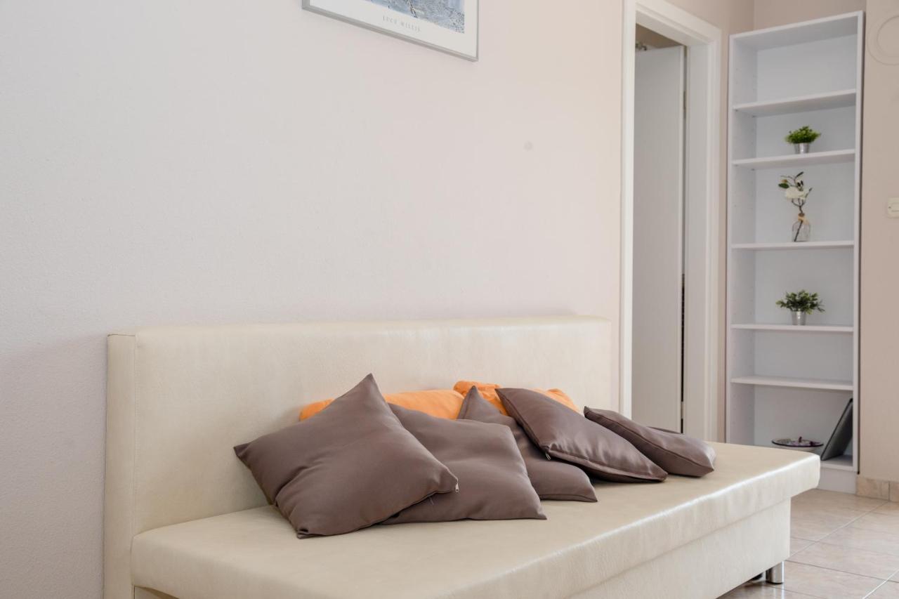 Apartmani Ana & Milo Lopar Exteriör bild