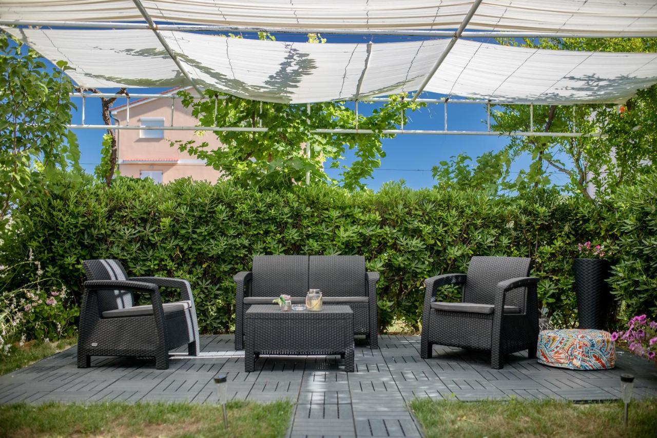 Apartmani Ana & Milo Lopar Exteriör bild