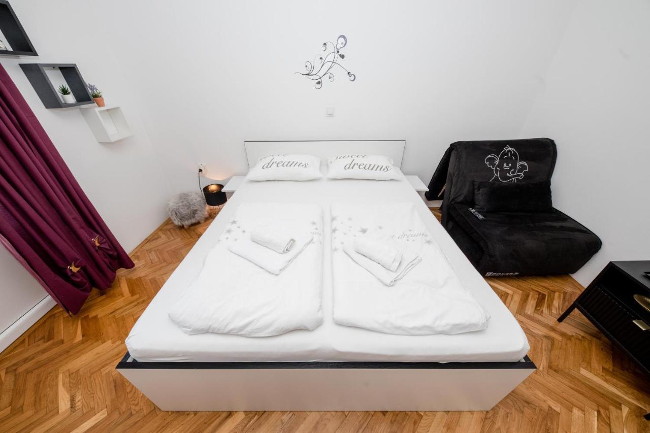 Apartmani Ana & Milo Lopar Exteriör bild