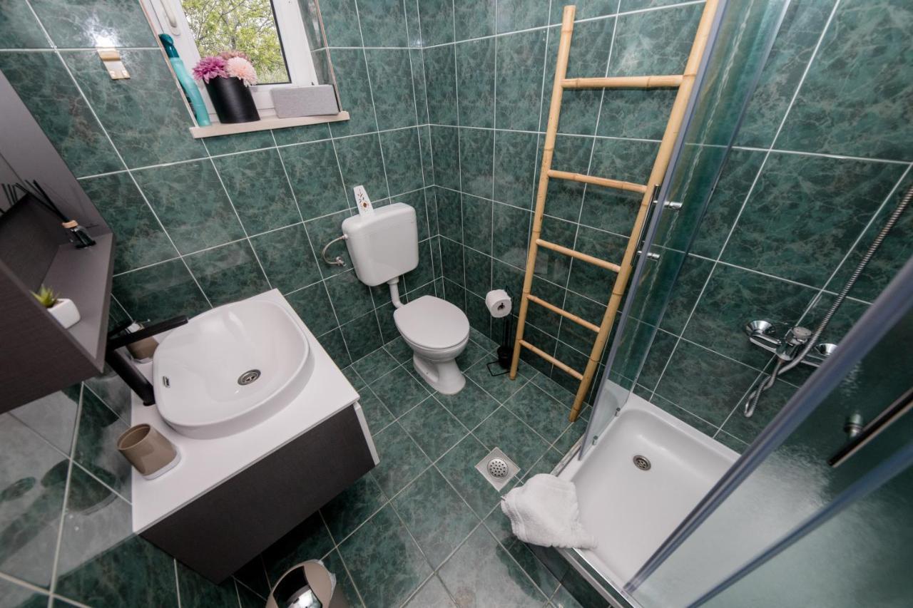 Apartmani Ana & Milo Lopar Exteriör bild