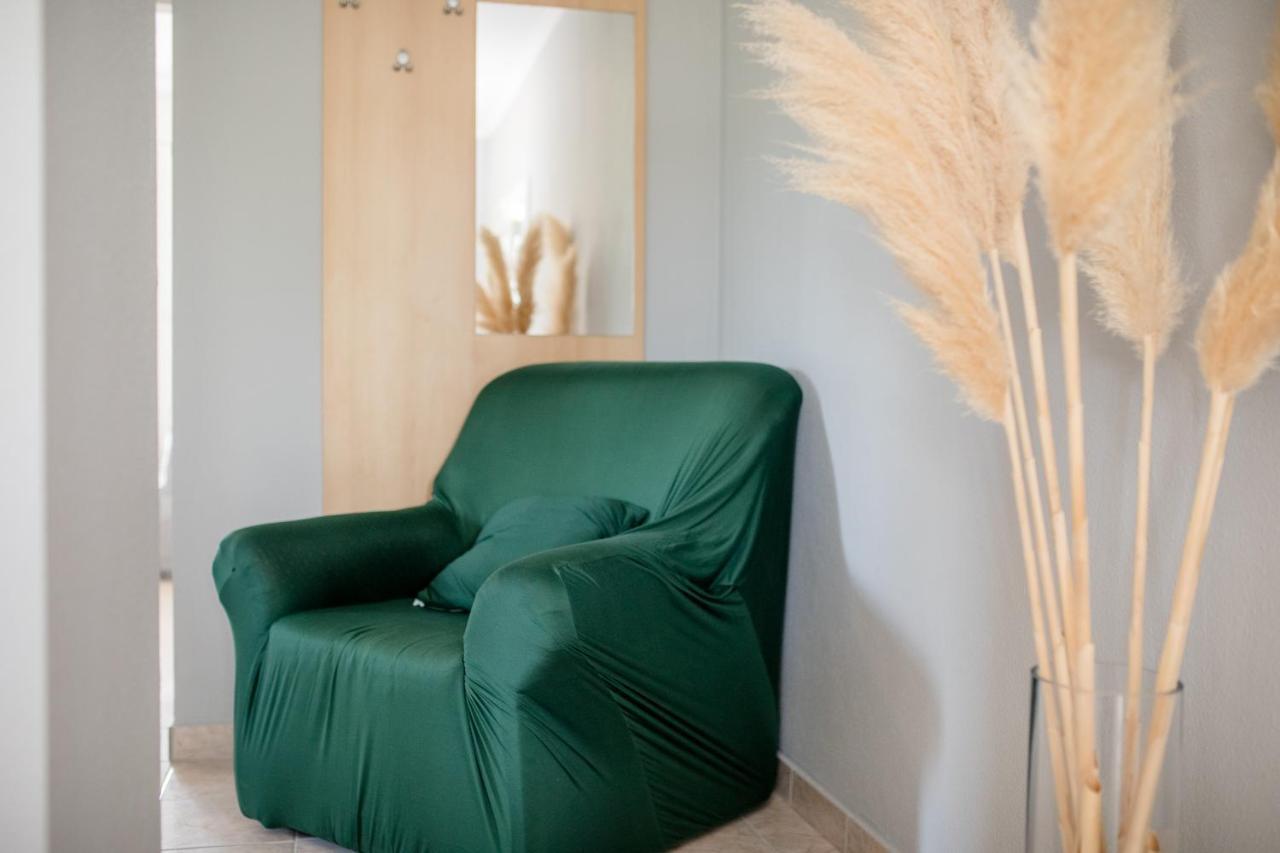 Apartmani Ana & Milo Lopar Exteriör bild