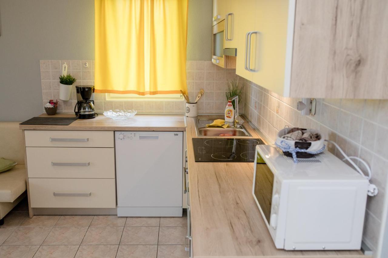 Apartmani Ana & Milo Lopar Exteriör bild