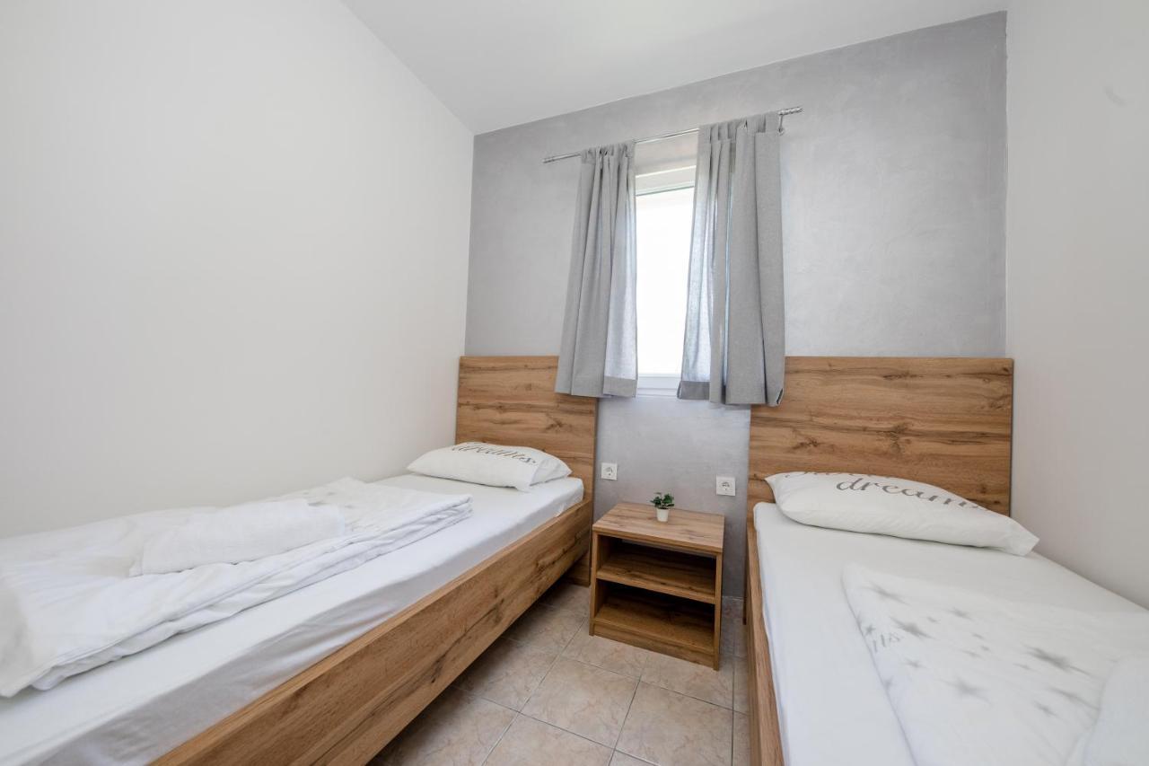 Apartmani Ana & Milo Lopar Exteriör bild