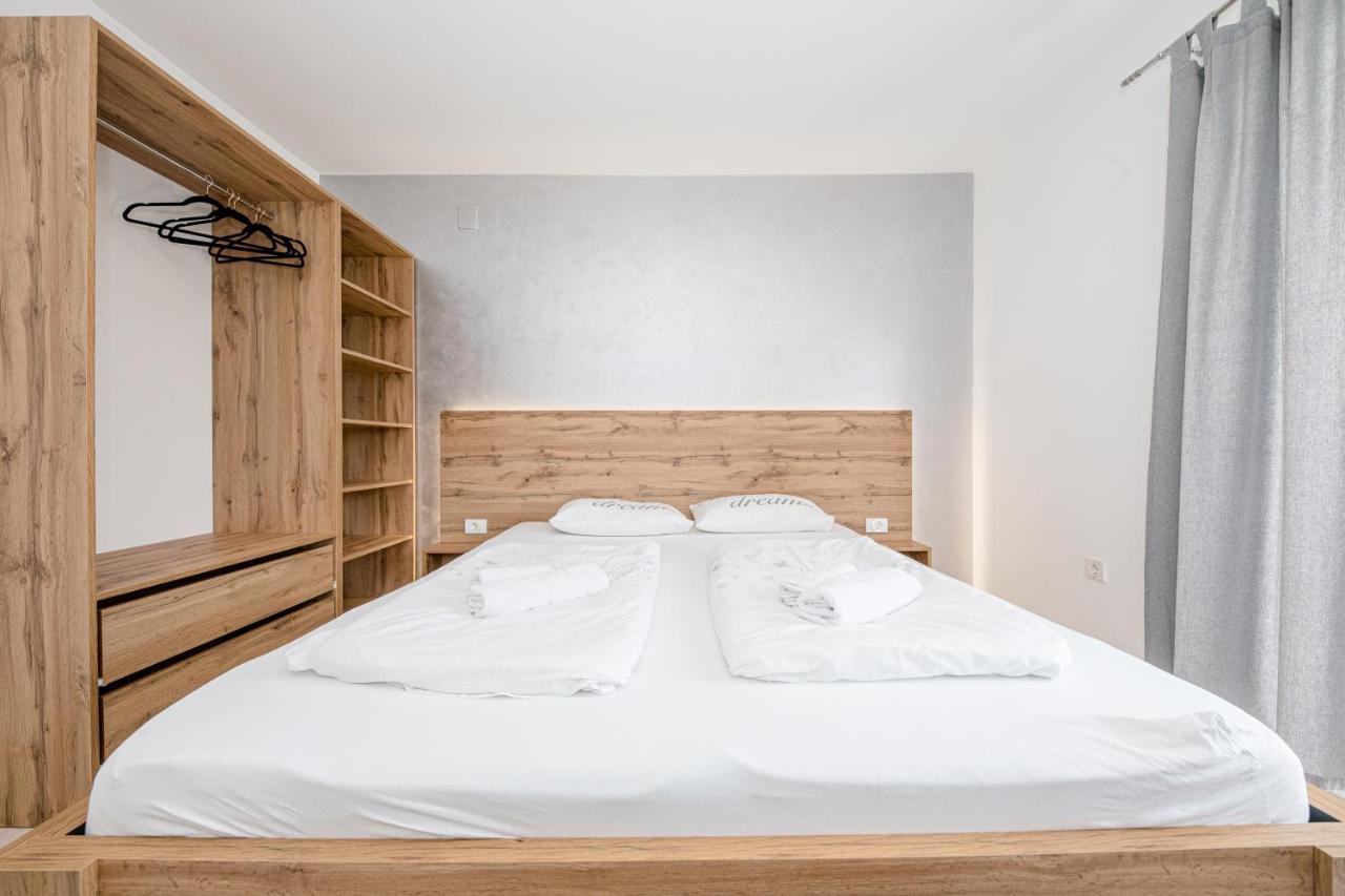 Apartmani Ana & Milo Lopar Exteriör bild