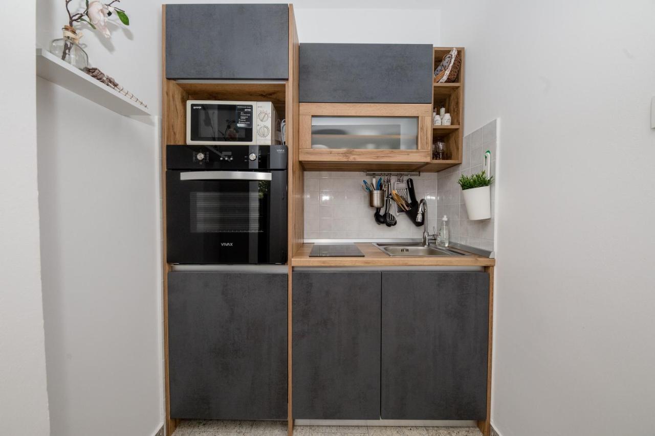 Apartmani Ana & Milo Lopar Exteriör bild
