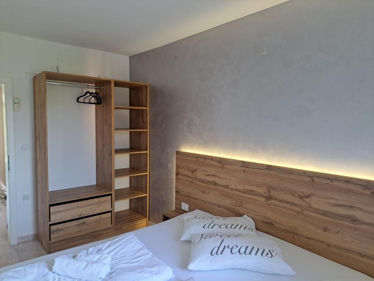 Apartmani Ana & Milo Lopar Exteriör bild