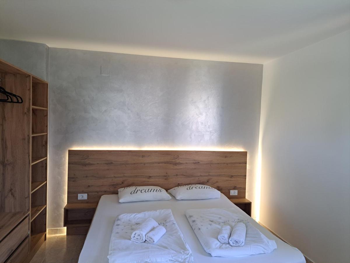 Apartmani Ana & Milo Lopar Exteriör bild